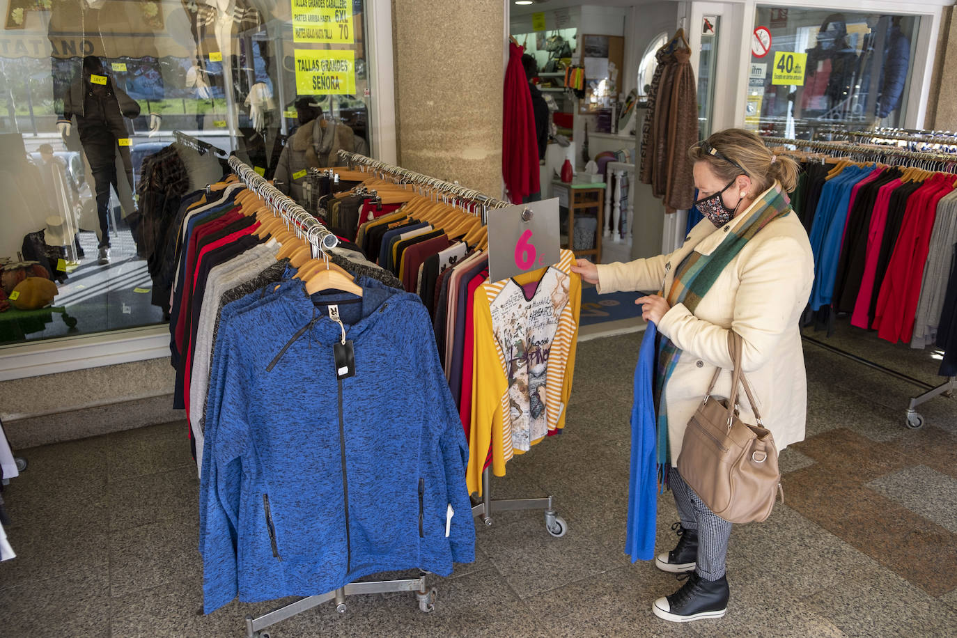 Los comercios de moda de Laredo han reabierto sus puertas.