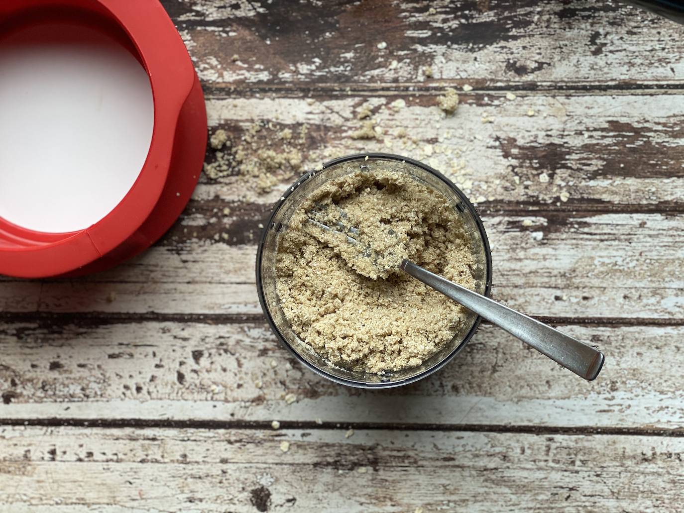 Masa de avena para la base de la tarta.