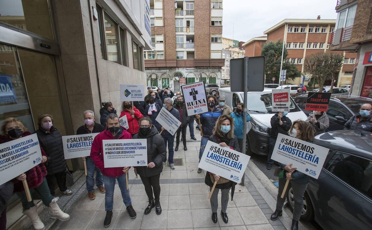 Una de las últimas movilizaciones del sector, ante la Consejería de Sanidad.