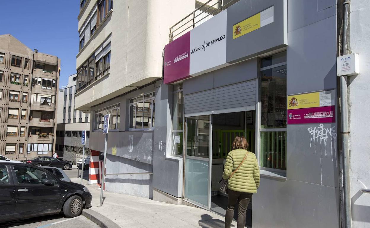 Las solicitudes de prestación por desempleo se triplicaron en Cantabria en 2020