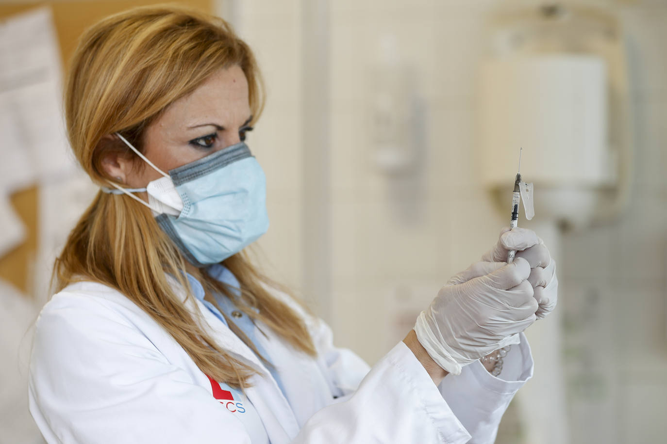 54 pacientes recibieron la primera dosis del inyectable en el ambulatorio de la Avenida de los Castros, en Santander. 