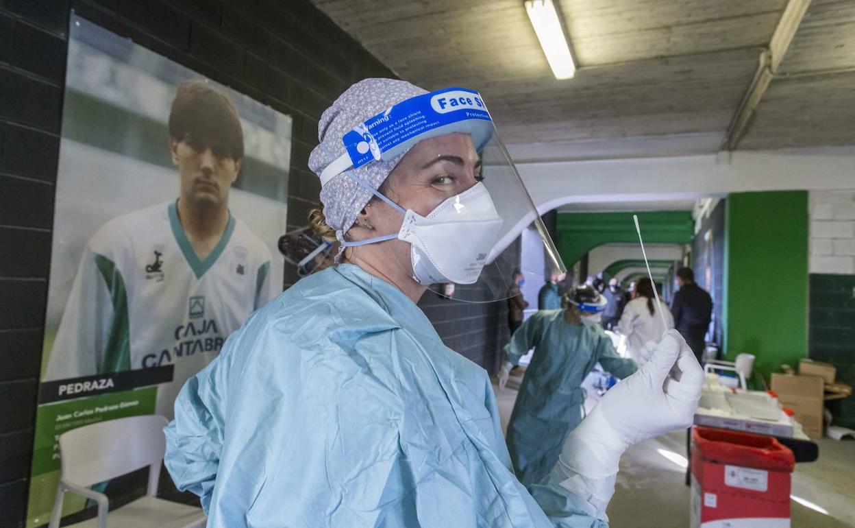 Imagen del cribado masivo en el campo del Racing.