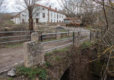 Imagen secundaria 1 - Los vecinos de Soto critican el «abandono» que sufre el pueblo