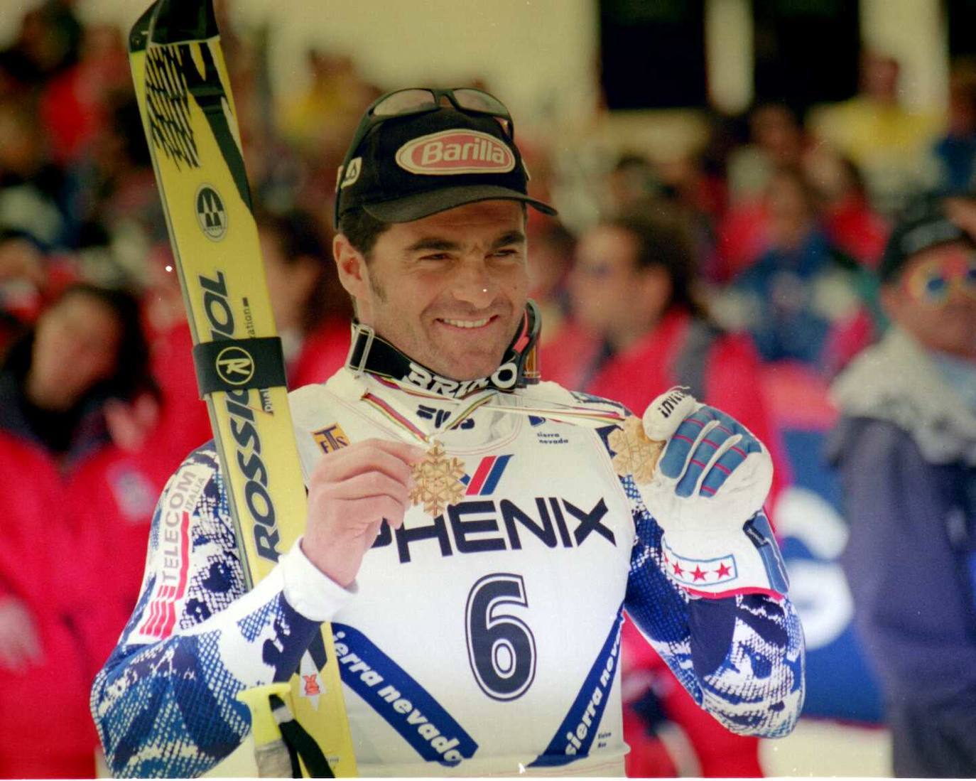 Campeonato del Mundo de Esquí 1996: Alberto Tomba mostrando sus dos medallas de oro