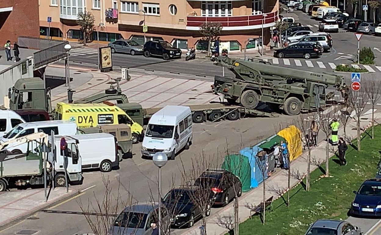 Maniobras del Ejército de Tierra en las inmediaciones del Polideportivo Pachi Torre.