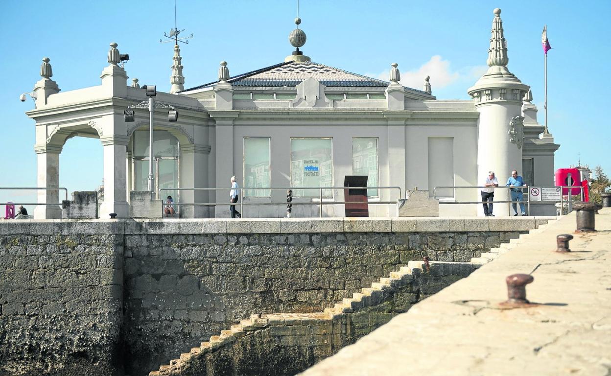 El espacio portuario del Palacete, que acogerá la muestra de Arce, será sometido a obras de reforma. 