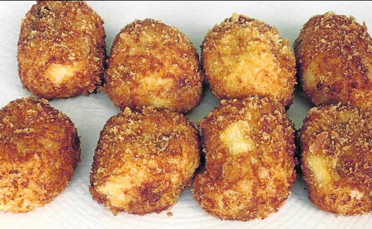 Sabrosas y cremosas por dentro, doradas por fuera, así deben ser unas buenas croquetas. 