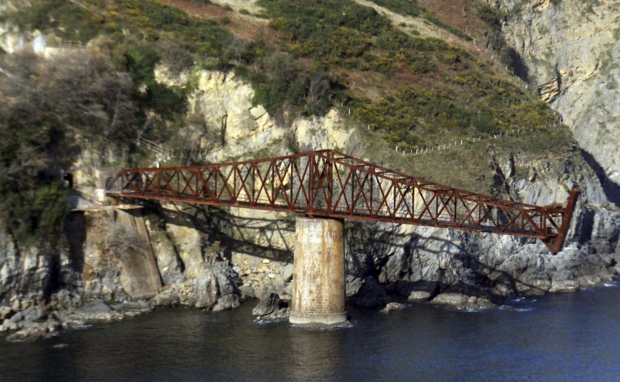 Cantabria y Consistorio han firmado un convenio marco para la rehabilitación del cargadero.