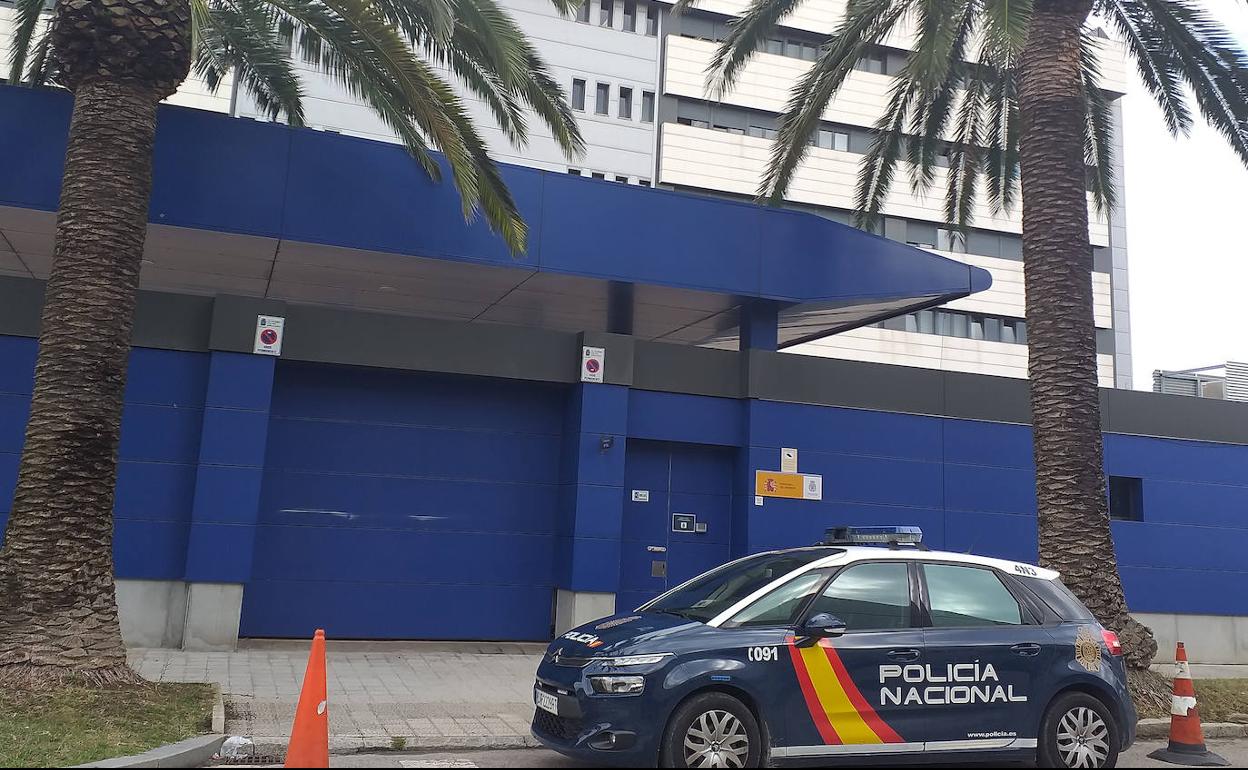 Una menor confiesa a la Policía que las joyas que llevaba eran del anciano que cuidaba su madre