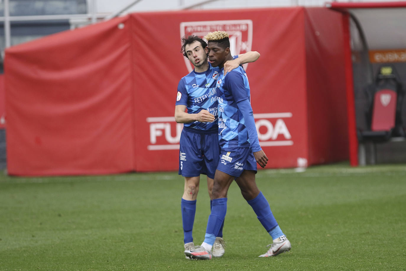 Un dudoso penalti cerca del descanso y un nuevo gol al comienzo de la segunda mitad decantaron el partido en contra del equipo pejino