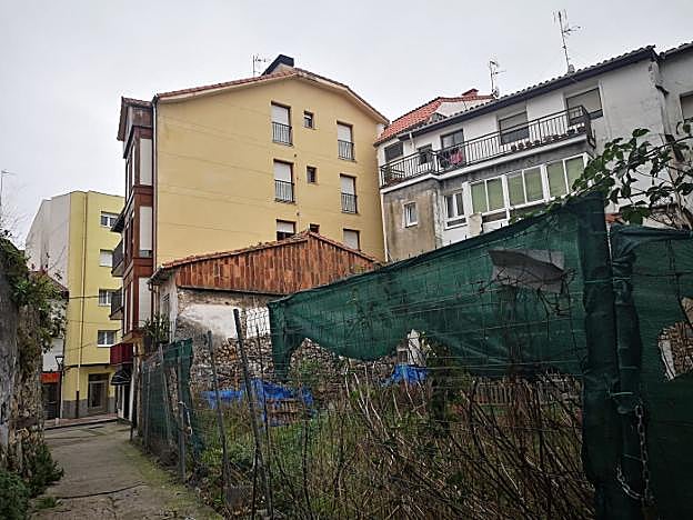 Solar en el que se hallaron los restos arqueológicos de las termas romanas.