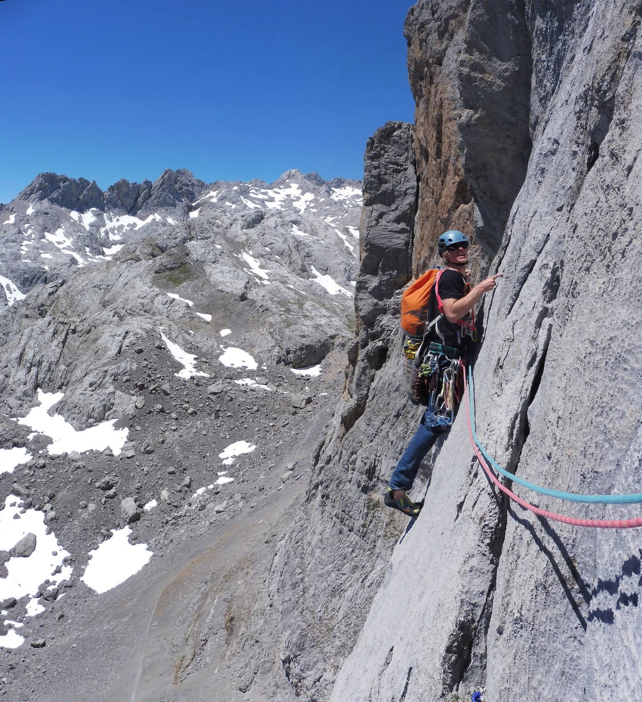 El centro, con sede en el Valle de Liébana, oferta enseñanzas deportivas de régimen especial en las modalidades de Montaña y Escalada.