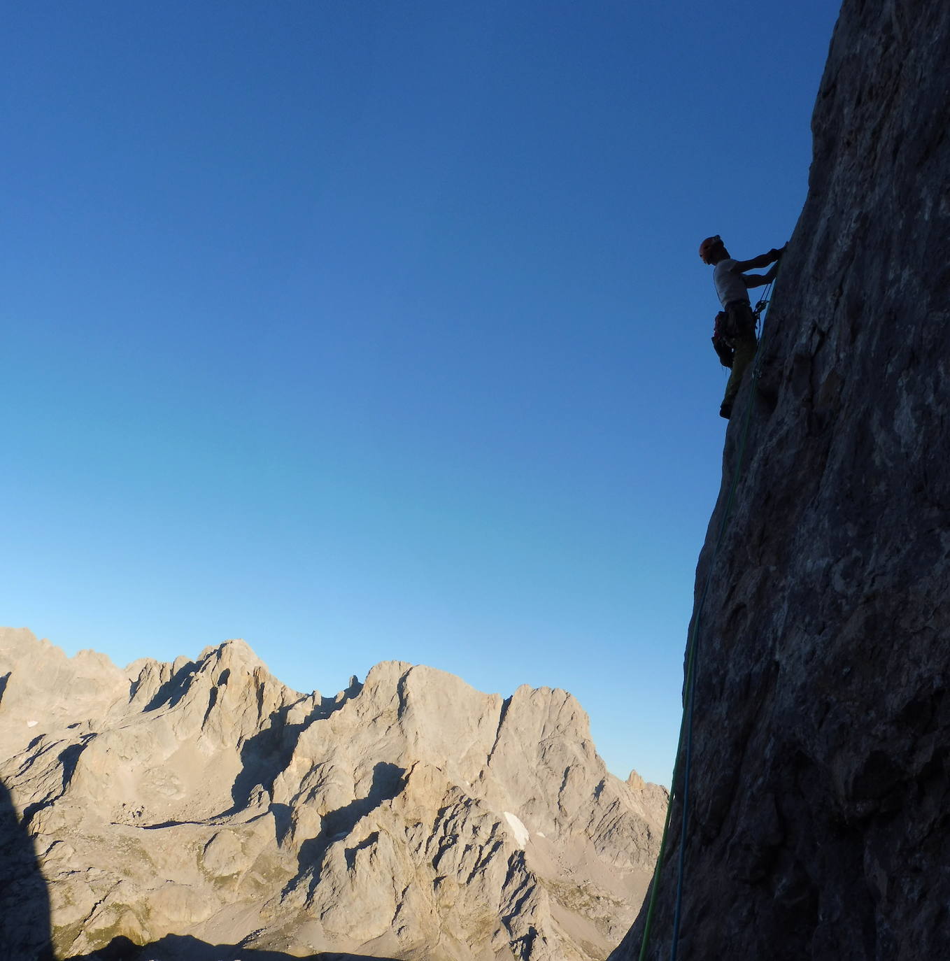 El centro, con sede en el Valle de Liébana, oferta enseñanzas deportivas de régimen especial en las modalidades de Montaña y Escalada.