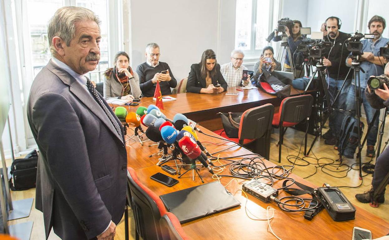 El presidente en una rueda de prensa.