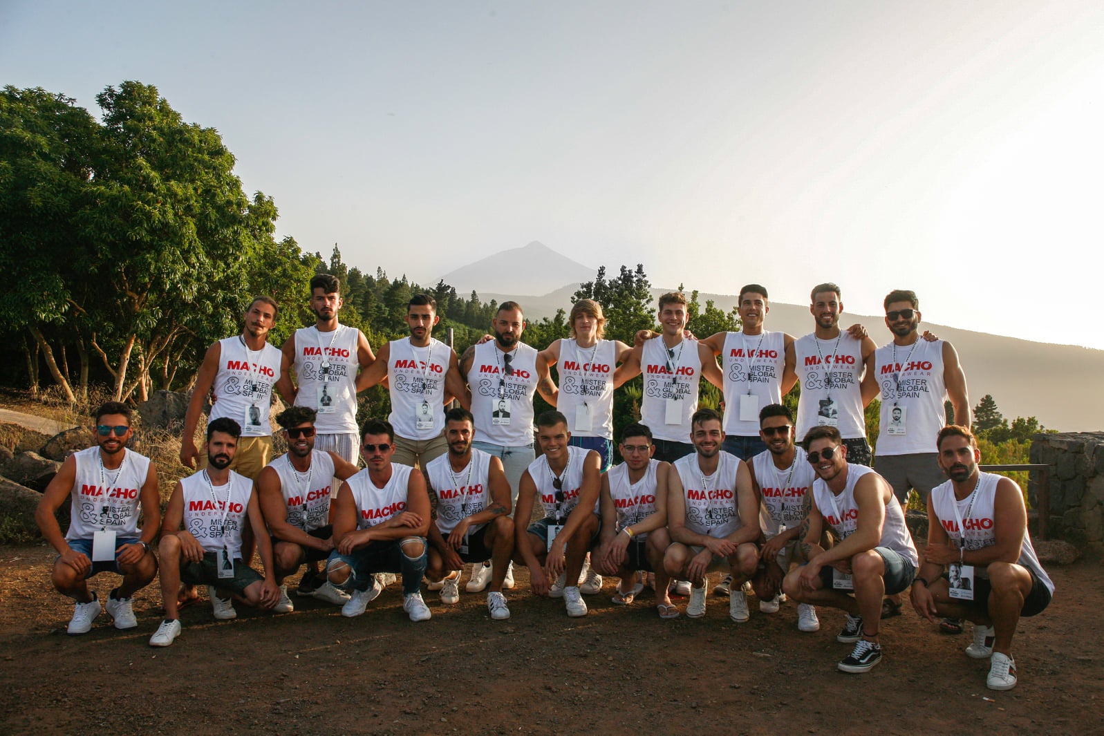 Foto de grupo con todos los compañeros.