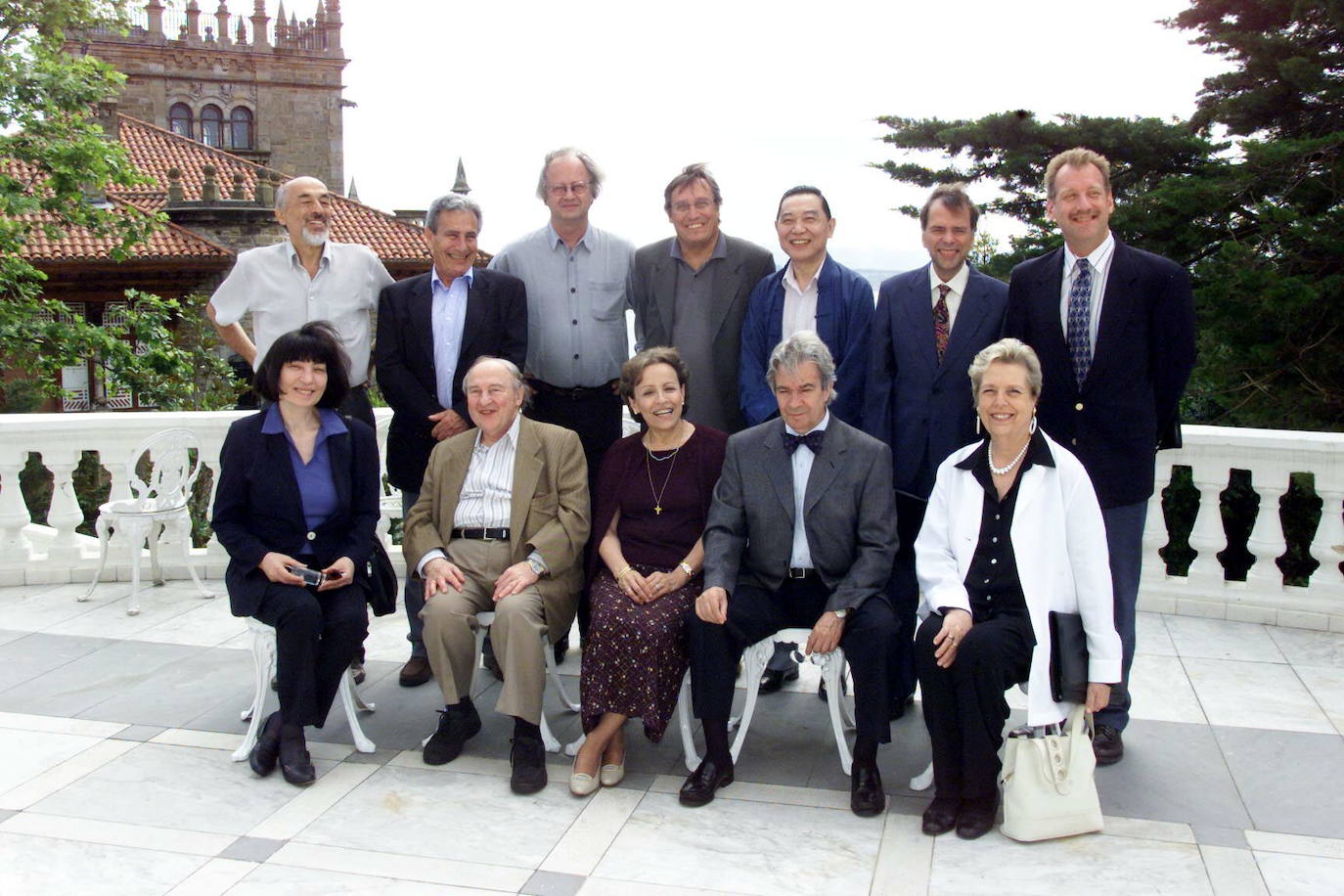 XIV Concurso Internacional de Piano de Santander. Los miembros del jurado: Dimitri Bashkirov, Josep Colom, Peter Cossé, Ralph Gothoni, Akira Miyoshi, Paul Myers, Menahem Pressler, Maria Tipo, Fou Ts'ong, Blanca Uribe, Eliso Virsaladze en el año 2002