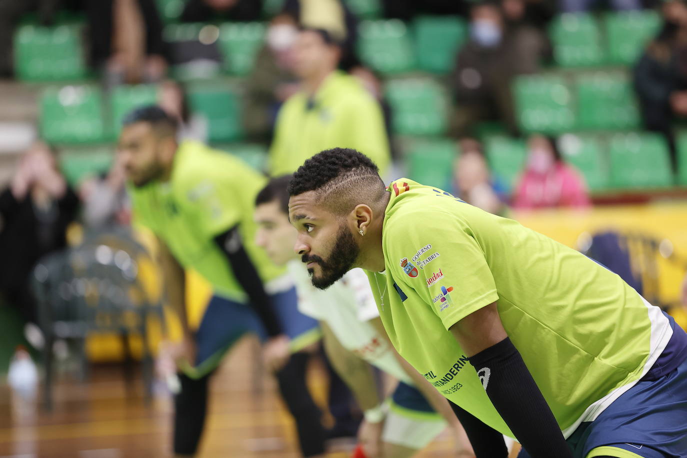 El Textil Santanderina vence al Ushuaia Voley (3-2) en el Matilde de la Torre.