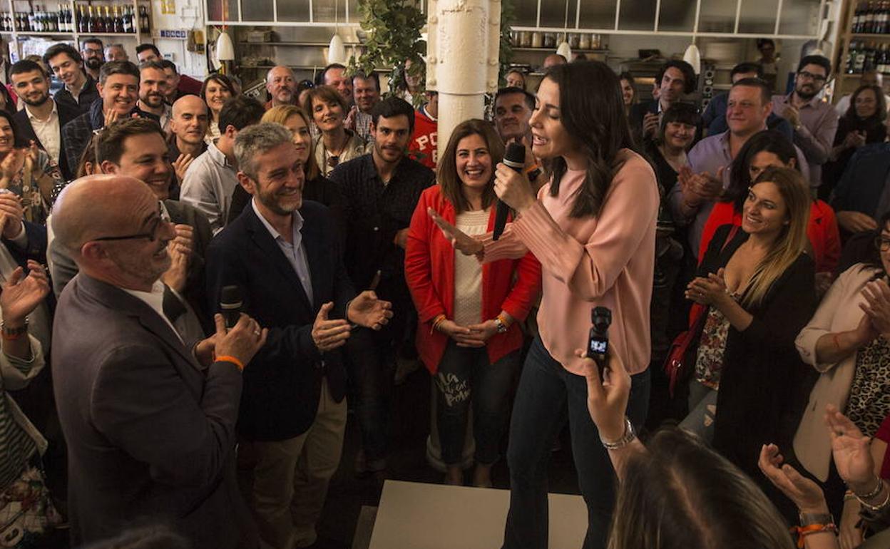 Arrimadas con Álvarez y Ceruti en un acto en Santander.