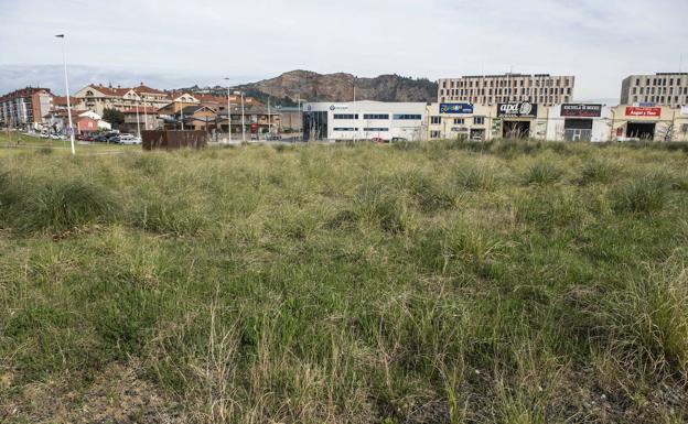 Todavía no ha comenzado la construcción de esta residencia en una parcela municipal. 