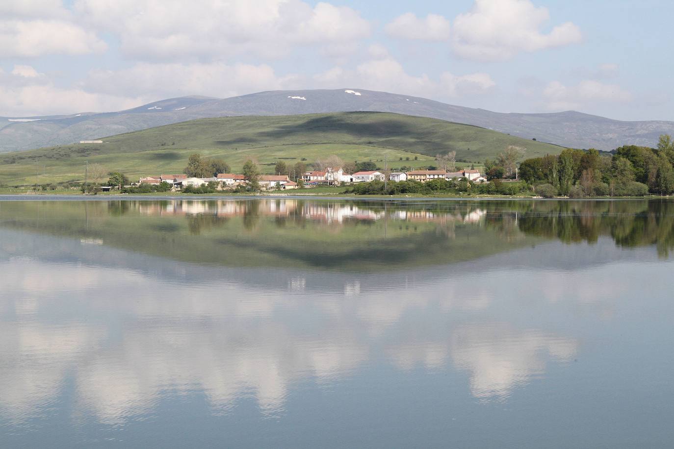 La CHE inicia los trabajos para la conservación aguas arriba del embalse del río Ebro