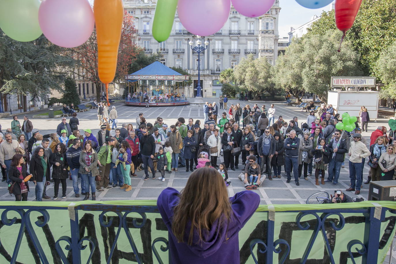 29/11/2015. Concentración reivindicando la protección del medio ambiente y la lucha contra el cambio climático con el carrusel al fondo