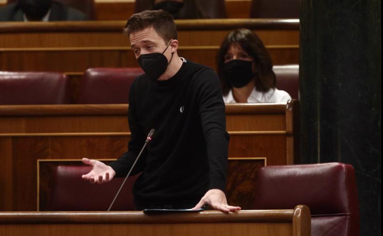 El líder de Más País, Íñigo Errejón, interviene durante una sesión de Control al Gobierno.