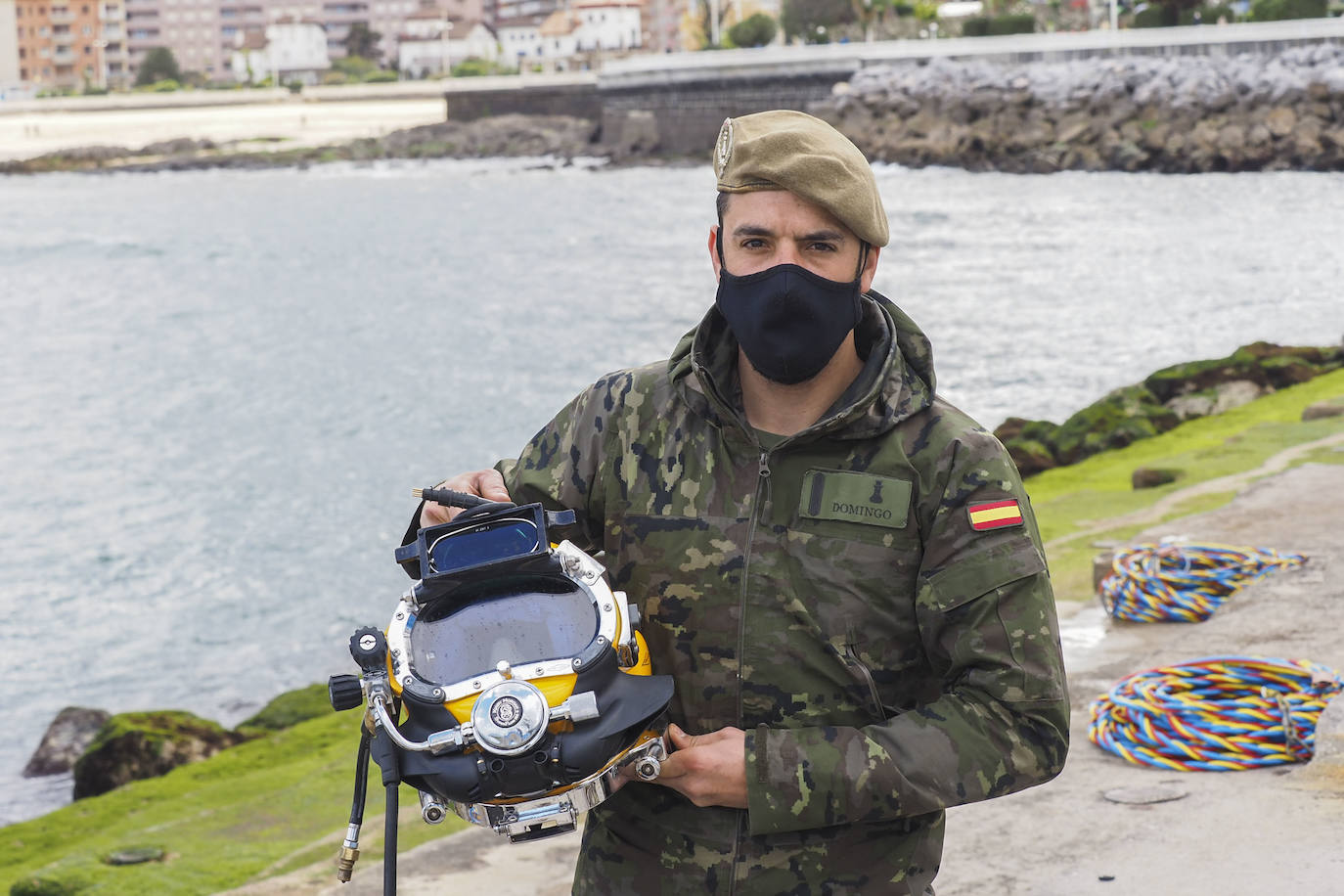 El Regimiento de Pontoneros Número 12 del Ejército de Tierra, de maniobras en Castro Urdiales