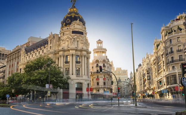 La Gran Vía, en Madrid, completamente vacía.