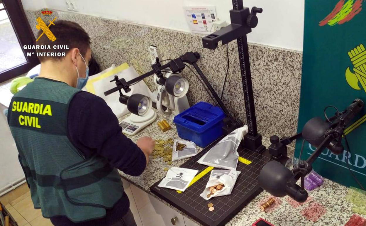 Detenida una pareja de veinteañeros por tres robos en Requejada, Quijas y Castro en la misma noche