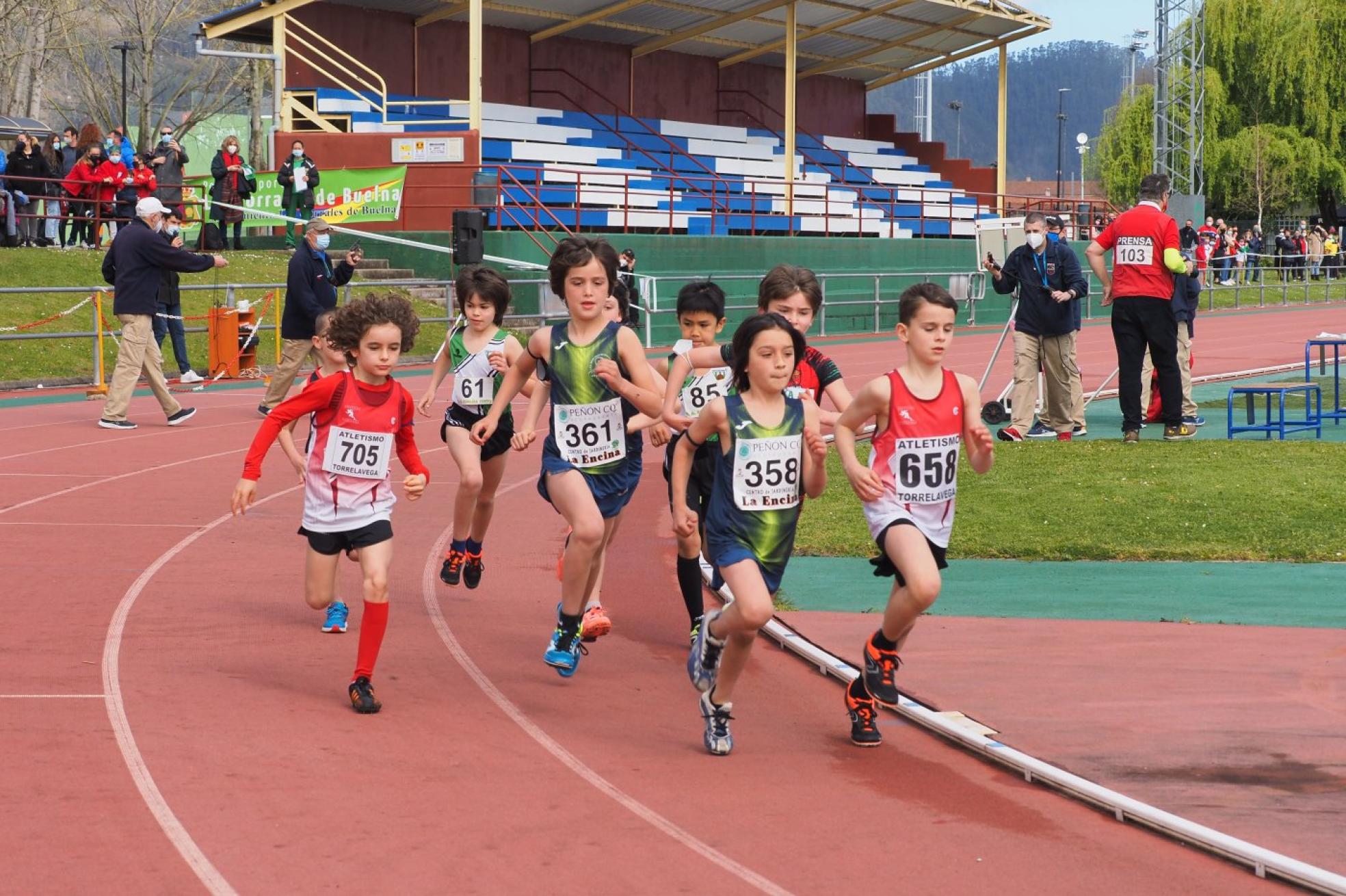 Los Corrales acogió una prueba de atletismo con los más pequeños como protagonistas. 