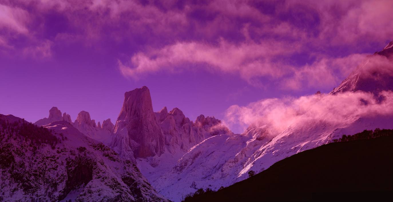 Pico calcáreo situado en el Macizo de los Urrieles en los Picos de Europa. Administrativamente se encuentra situado en el concejo asturiano de Cabrales y dentro del parque nacional de Picos de Europa. Tiene una altitud de 2519 metros y, aunque no es el pico más alto de la Cordillera Cantábrica, es uno de sus montes más conocidos. Es una de las cumbres emblemáticas de España para la escalada por sus grandes paredes, especialmente por los 550 metros de pared vertical de su cara Oeste. En su base se encuentra la Vega de Urriellu, un valle de origen glaciar cuaternario.