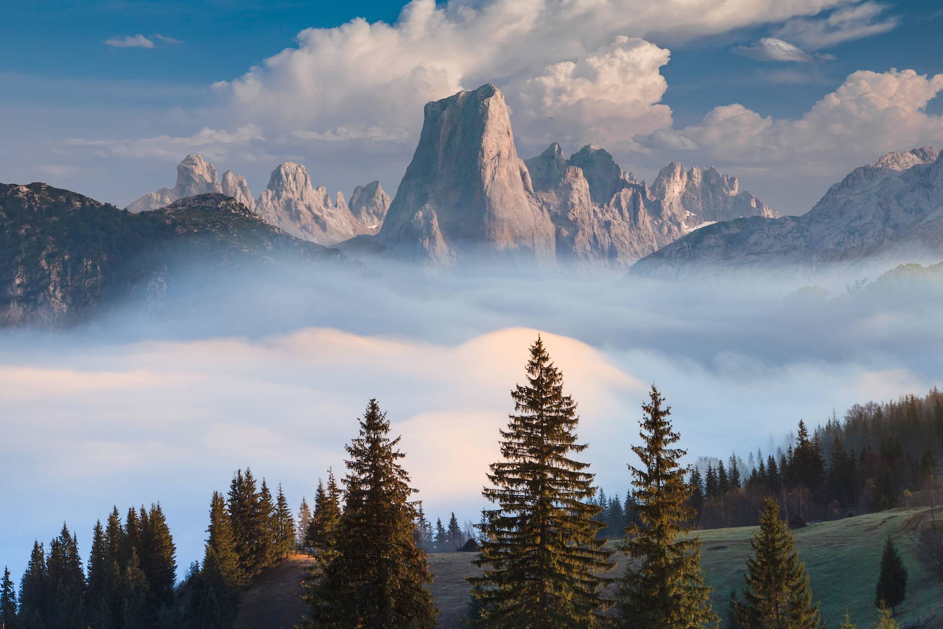 Vista del Picu Urriellu, también llamado Naranjo de Bulnes.