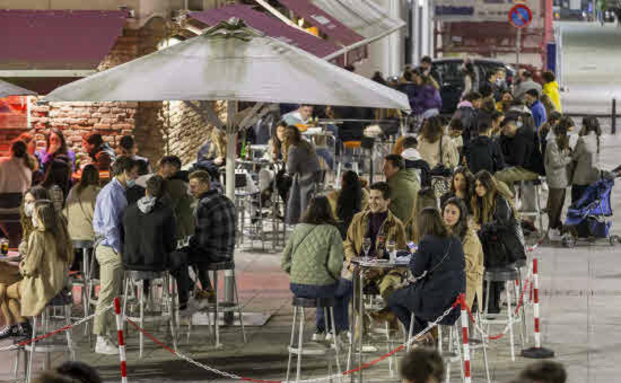 Bares de Santander en Semana Santa antes del toque de queda a las 23h