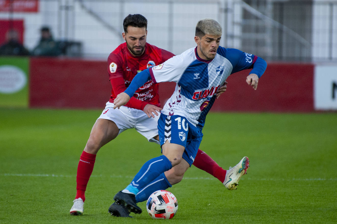 Empate a cero entre el Laredo y el Ebro en el arranque de la segunda fase de la Liga.