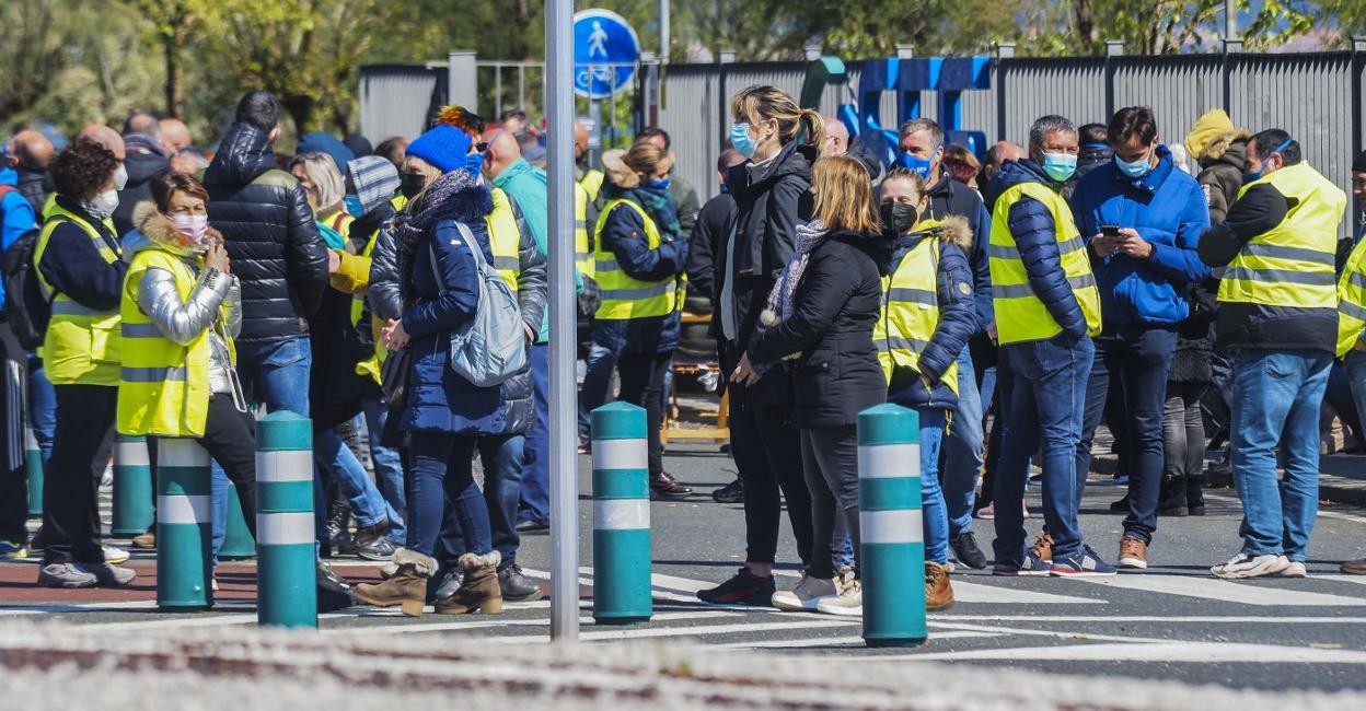 Los trabajadores secundaron un tercer día de paro y realizaron concentraciones junto a la factoría.