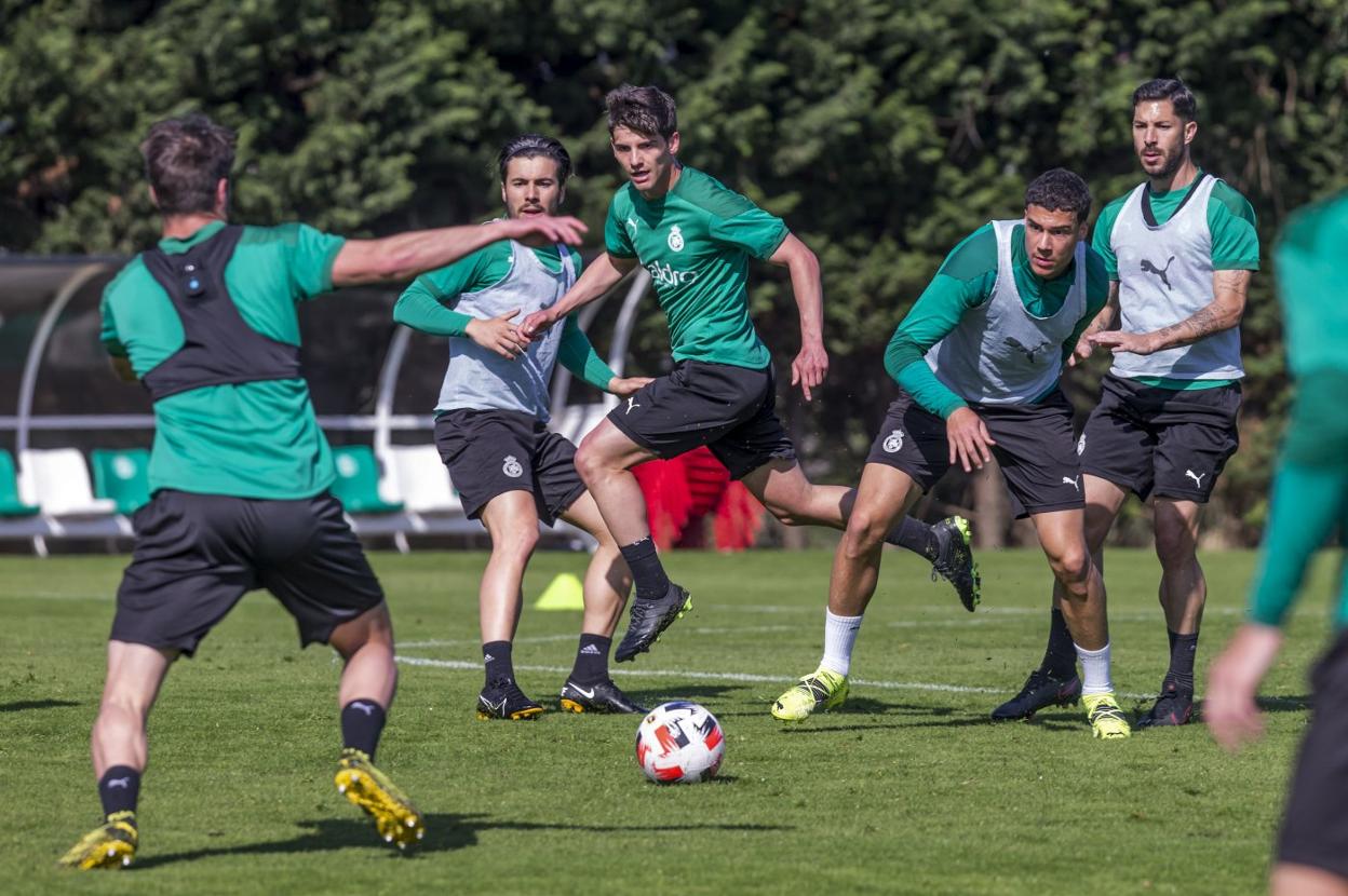 Jon Ander, Martín Solar, Riki, Capanni y Cejudo, durante la sesión del lunes. 