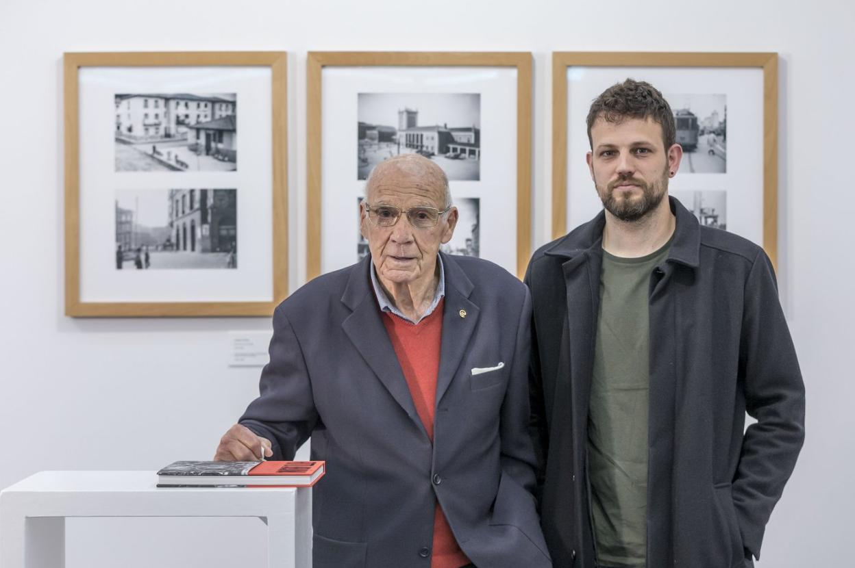 El fotógrafo de prensa José Luis Araúna y su nieto Daniel Rubio Araúna, coordinador y diseñador del libro catálogo de la exposición. 