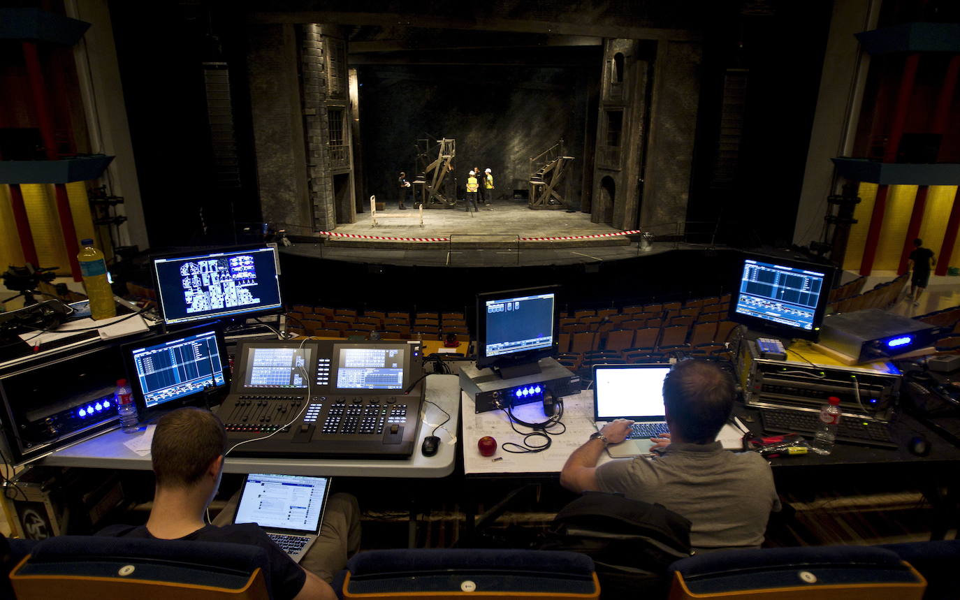 02/10/2013. Ensayo del musical ‘Los Miserables’ en la Sala Argenta del Palacio de Festivales.