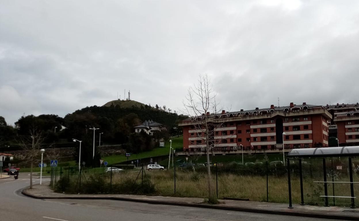 La parcela El Ciprés se encuentra en el barrio castreño de Brazomar.