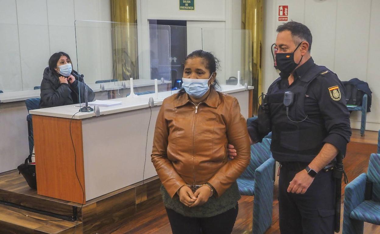 Condenada a 14 años de cárcel la mujer que mató a su cuñada en Torrelavega