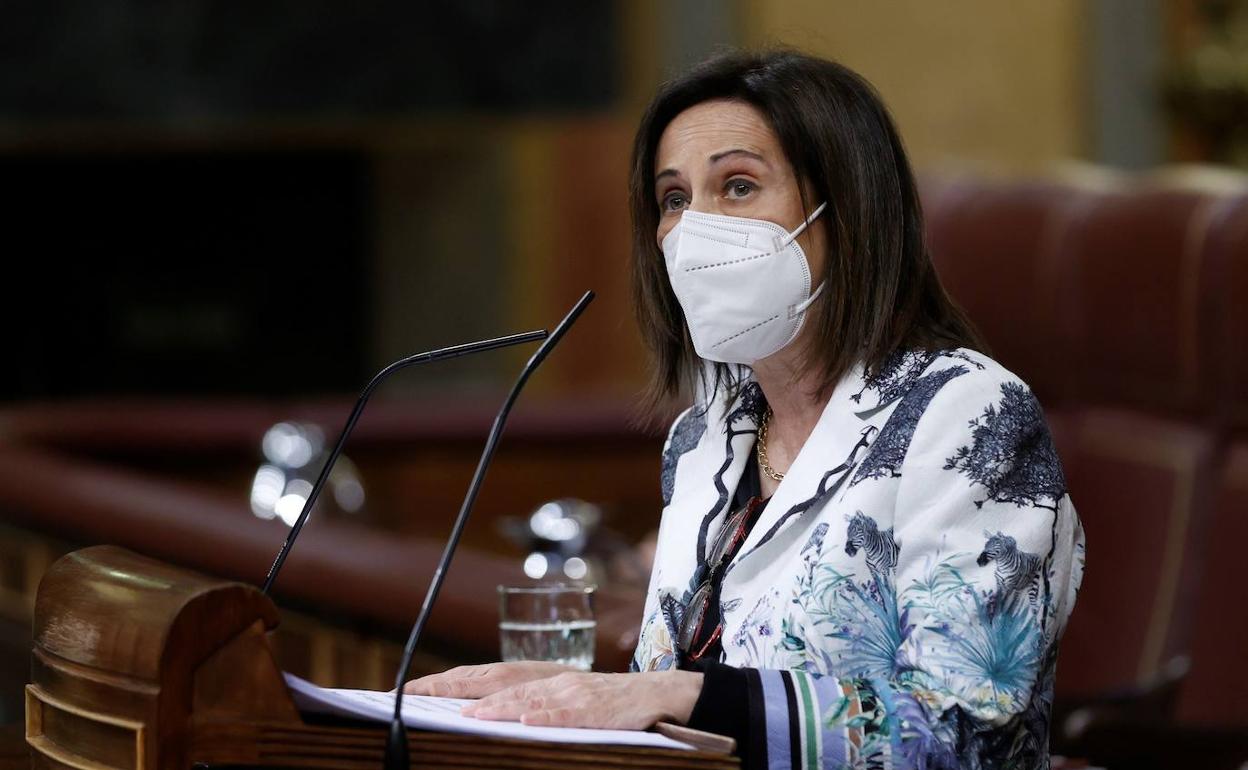 La ministra de Defensa, Margarita Robles, durante su intervención en el pleno del Congreso, este miércoles.