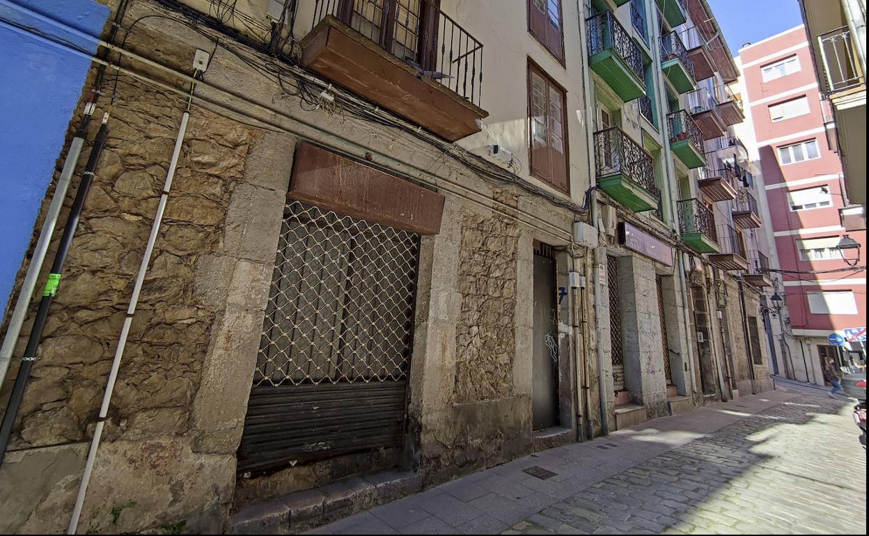 Edificio de la calle Limón que será derribado para construir el albergue.