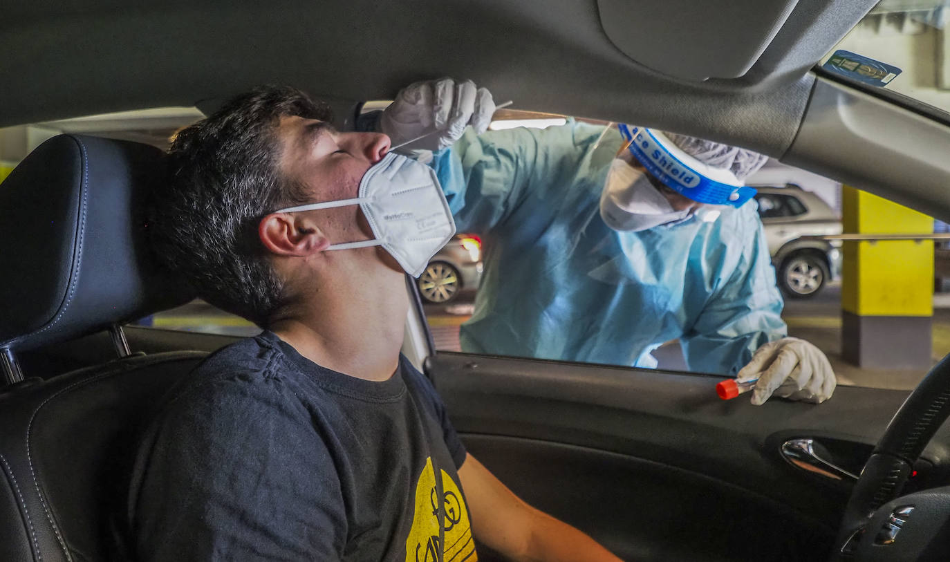 Fotos: La plantilla del Racing, en el coroauto