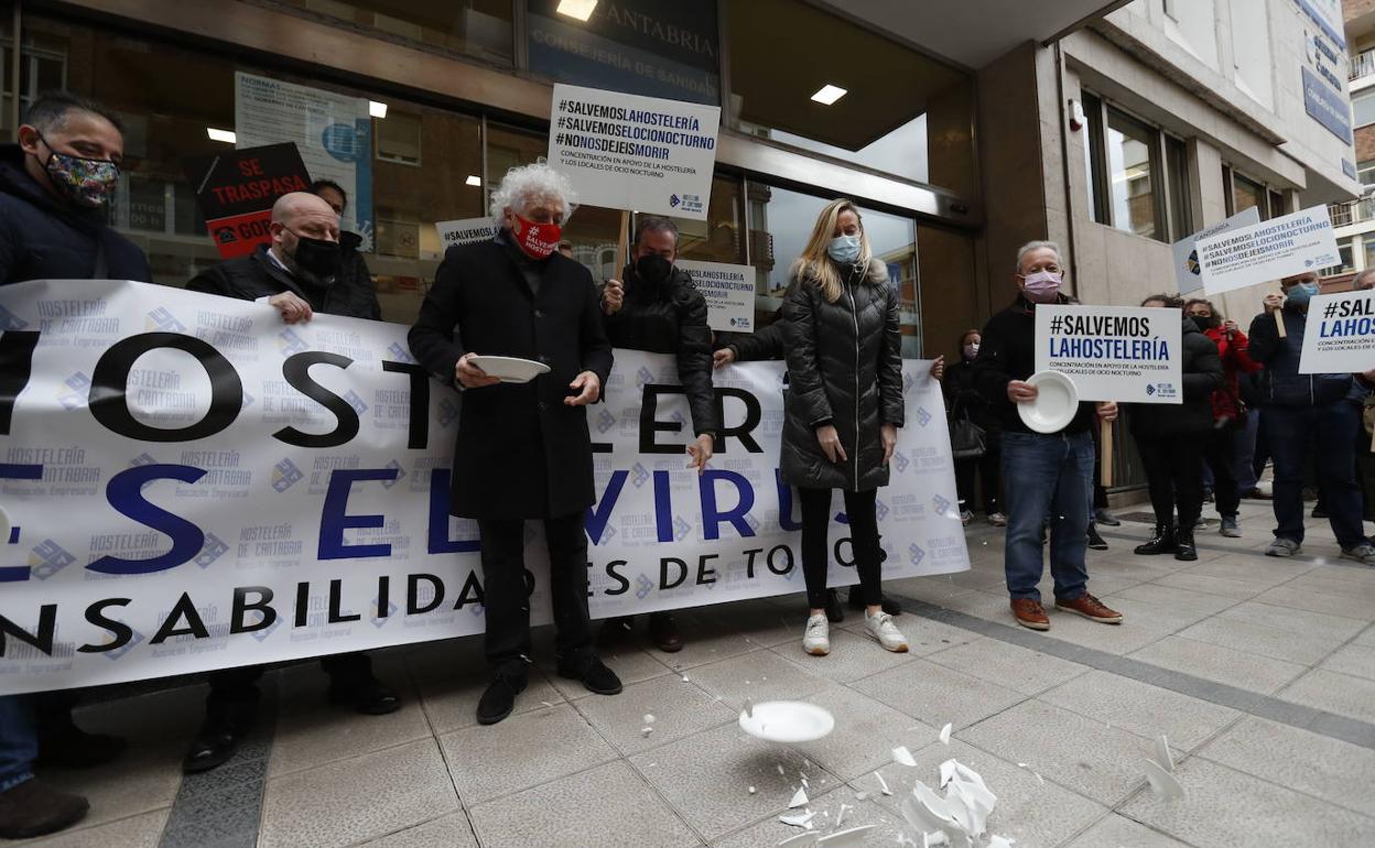 Una de las protestas de los hosteleros por el cierre de los negocios para frenar el avance del virus.