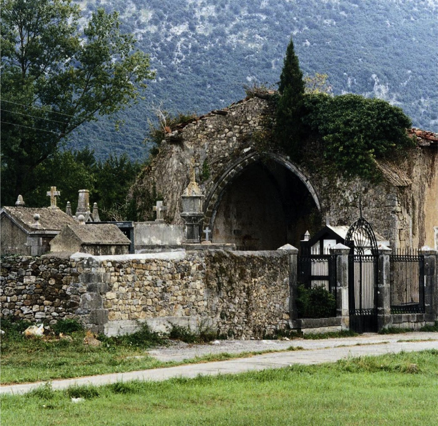 La ermita de Riva se encuentra en un estado de deterioro muy avanzado. 