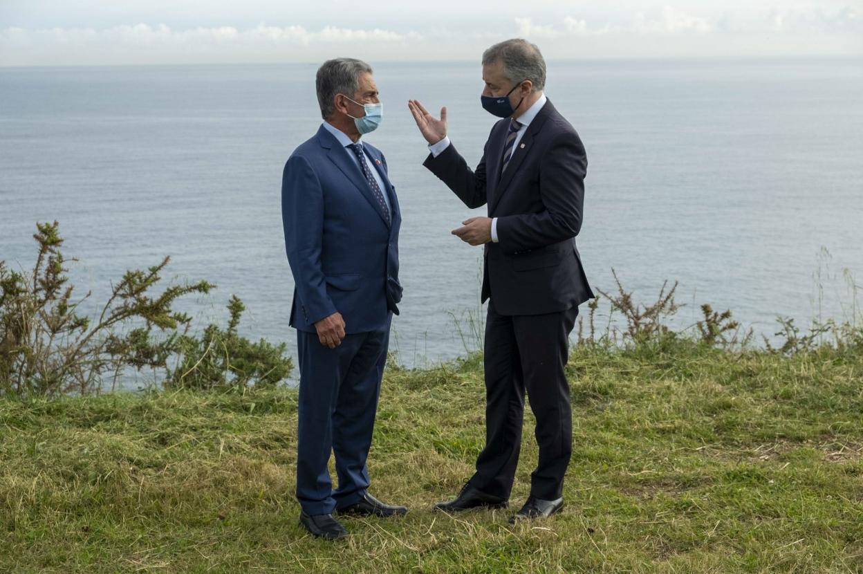 Revilla y Urkullu, cuando se reunieron en Cobarón el pasado año. 