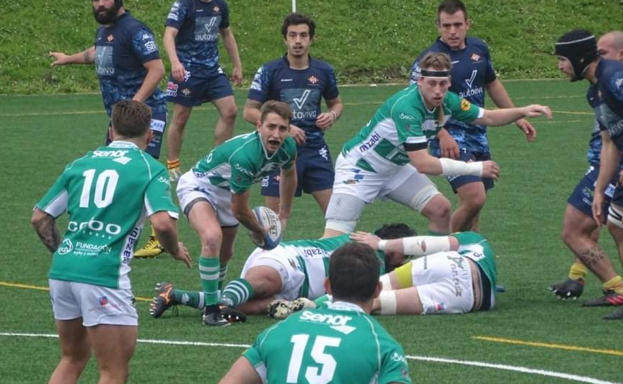 Imagen de archivo del partido disputado el pasado domingo en San Román ante la Santboiana.