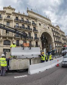 Imagen secundaria 2 - El arco del Banco Santander se cierra al tráfico por las obras del Proyecto Pereda