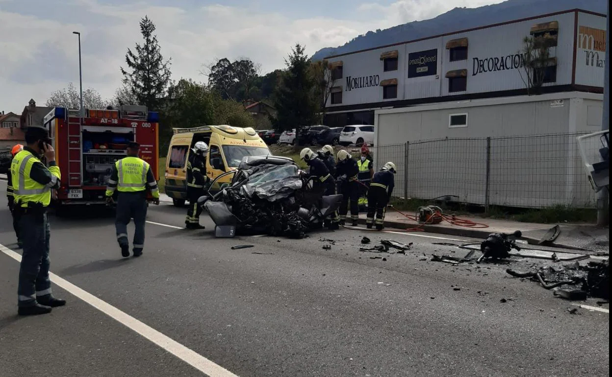 Fallece un hombre de 40 años en un choque frontal contra un camión en la recta de Heras