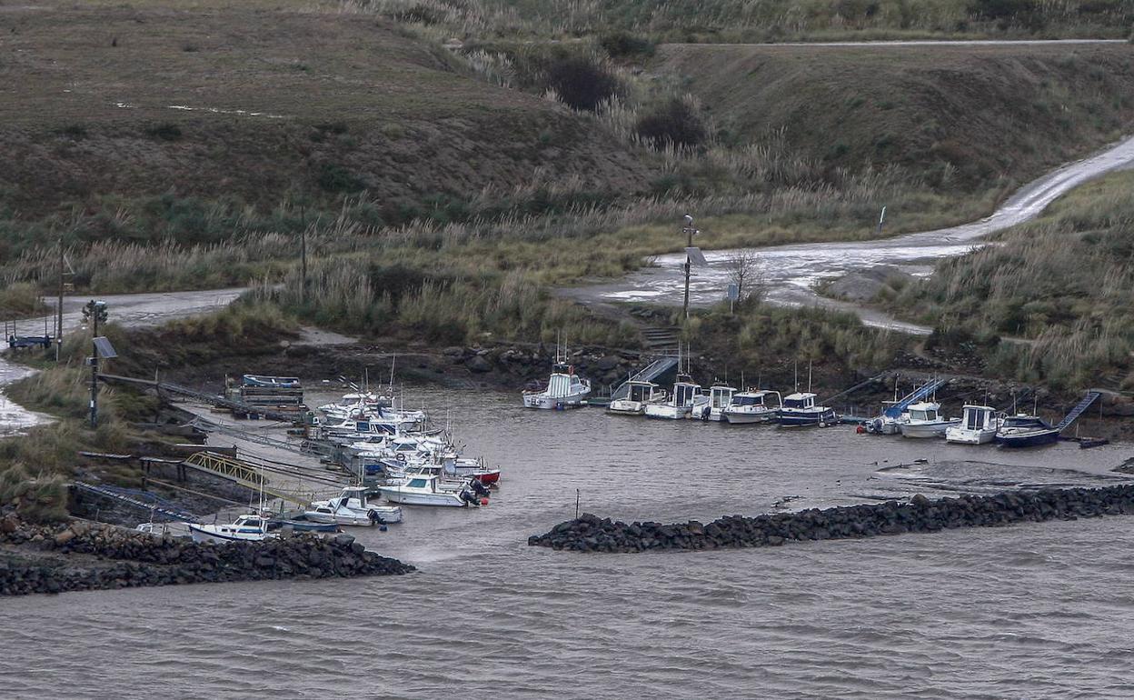 Puerto deportivo de La Pozona, en Miengo.
